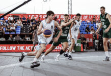 Argentina finalizó sexta en el Mundial U23 de 3×3 Un jugador de Argentina lleva la pelota en el juego ante Lituania.
