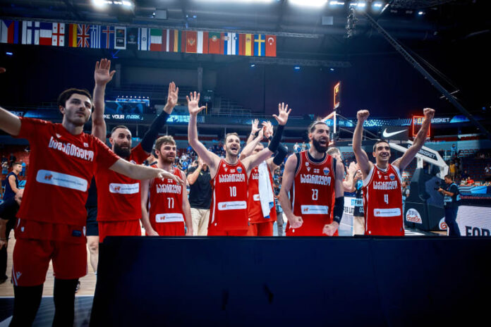 El festejo de Georgia tras eliminar a Francia. Foto: FIBA EuroBasket 2025.