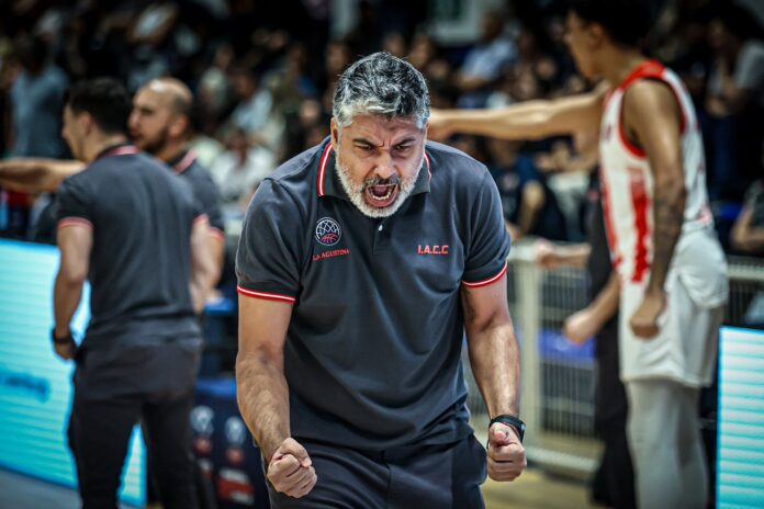52CWFRCBJFGSDGVHKH667SRLS4 Lucas Victoriano festeja en un partido de BCLA.