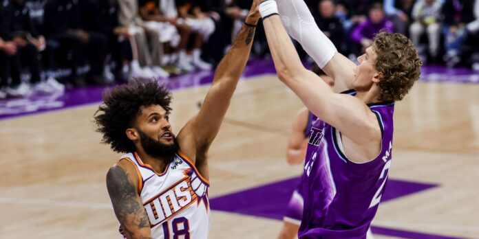 Lauri Markannen fue la figura estelar e la noche de Lunes en la NBA tras darle la victoria al Jazz sobre los Suns con 51 puntos.