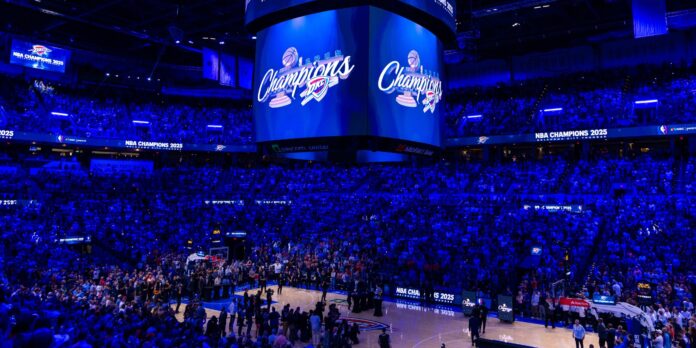 OKC Champions El Paycom Center se vistió de gala para celebrar el primer campeonato en la historia de la franquicia de Oklahoma City Thunder.