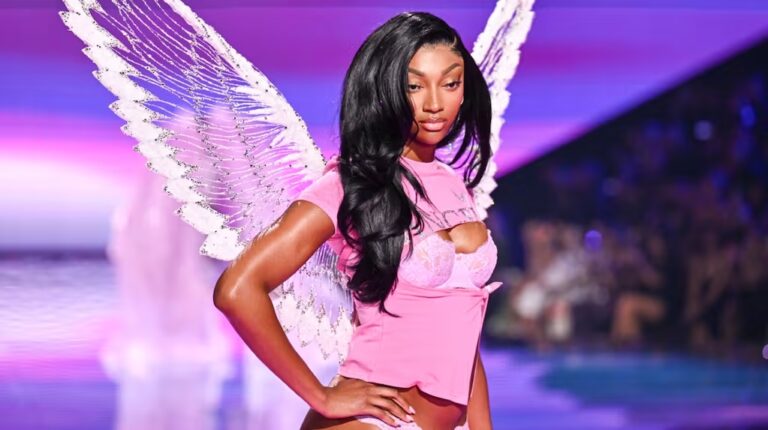 Angel Reese, la primera basquetbolista en desfilar para Victoria’s Secret