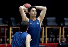 Cáffaro: «Tenemos lo suficiente para alcanzar las metas que nos estamos poniendo» Fran Cáffaro pasa la pelota en un entrenamiento de la Selección.