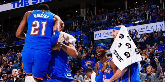 OKC THUNDER La jornada de domingo en la NBA vio las derrotas de Chicago Bulls y San Antonio Spurs y la victoria de OKC Thunder, dejándolos a los campeones reinantes como los únicos invictos de la temporada.