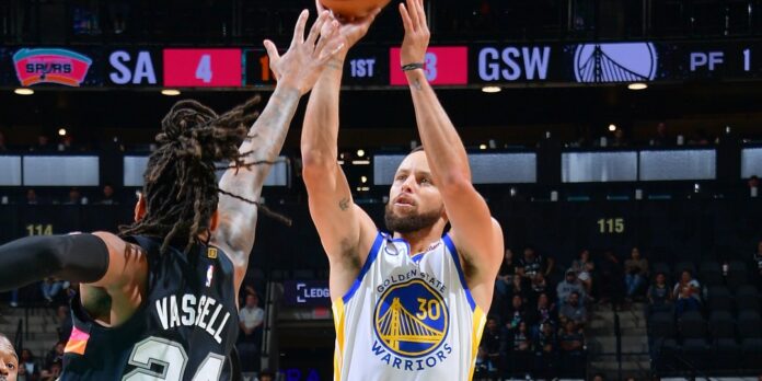 WARRIORS Stephen Curry dominó la noche en San Anotnio para darle el triunfo a los Warriors en la jornada de miércoles en la NBA.