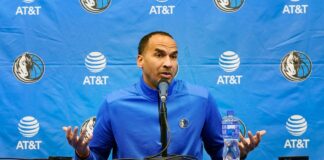 Los Mavericks despidieron al que traspasó a Luka Doncic Nico Harrison habla en conferencia de prensa.