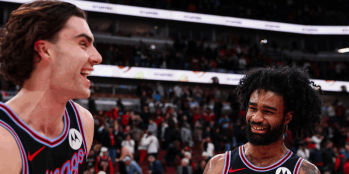 Josh Giddey firmó un triple doble para que los Bulls le ganan a los Cleveland Cavaliers. Josh Giddey firmó un triple doble para que los Bulls le ganan a los Cleveland Cavaliers.