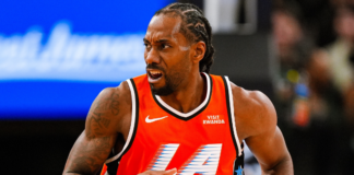 Kawhi no sale del ojo de la tormenta: un supuesto segundo sponsor por fuera del tope salarial Kawhi Leonard firmó una noche histórica con los Clippers en una jornada NBA que contó con seis partidos.