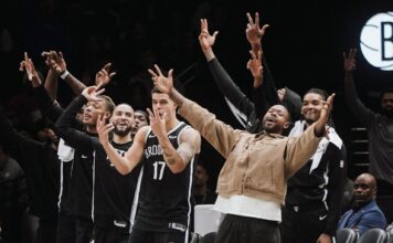 De la paliza de Brooklyn al cierre agónico en Atlanta: lo mejor del domingo en la NBA Brooklyn Nets venció a los Bucks e igualó el récord de la franquicia en mayor diferencia de puntos en la jornada de Domingo en la NBA.
