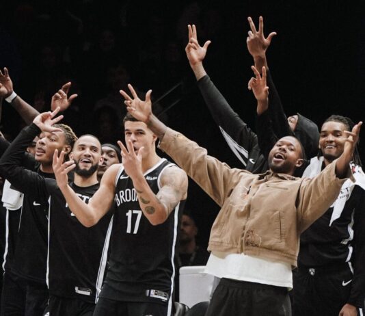 De la paliza de Brooklyn al cierre agónico en Atlanta: lo mejor del domingo en la NBA Brooklyn Nets venció a los Bucks e igualó el récord de la franquicia en mayor diferencia de puntos en la jornada de Domingo en la NBA.