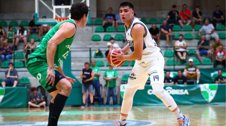 Independiente aplastó a Atenas en el duelo cordobés