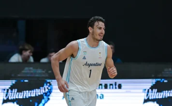 Cáffaro: «Arrancar así era muy importante para nosotros» Francisco Cáffaro corre en el partido de Argentina-Cuba.