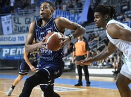 Peñarol sigue firme en Mar del Plata: dominó a Atenas