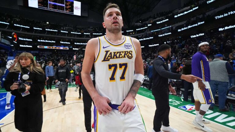 Doncic fue imparable ante sus viejos Mavericks