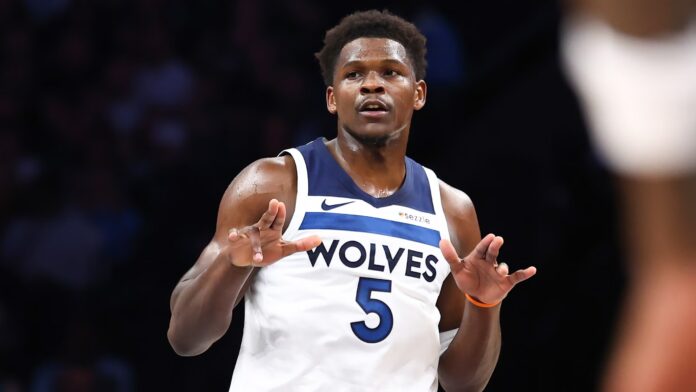 edwards-iso-meta-010826 Anthony Edwards festeja para los Timberwolves.