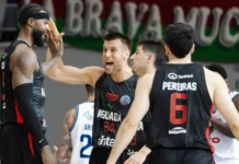 Agustín Zuvich sobre el presente de Aguada: «Llegamos un poco mejor» Agustín Zuvich festeja en un partido por la BCLA 2025-26.