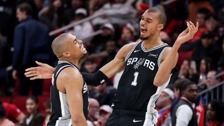 El duelo texano fue para los Spurs: lo mejor del miércoles