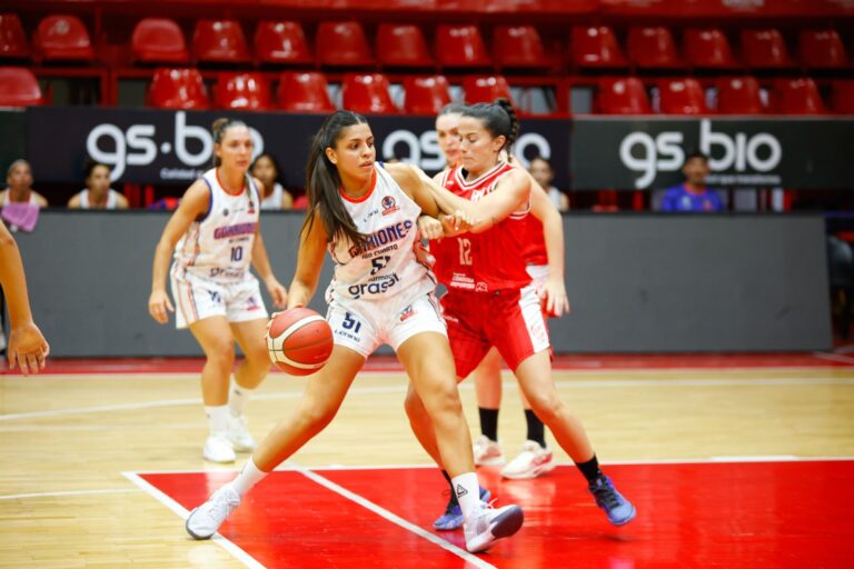 Gorriones sorprendió a Instituto en el Sandrín