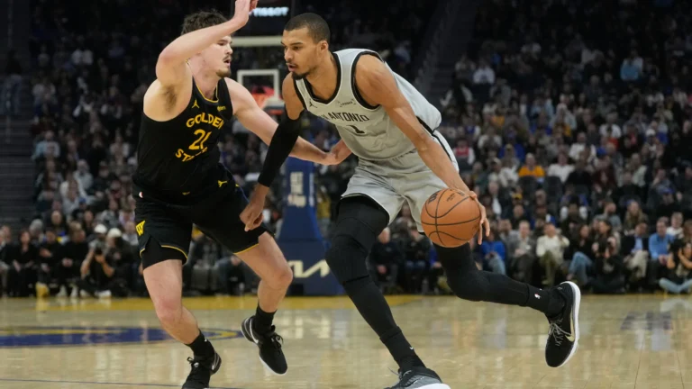 Los Spurs mantuvieron la racha en un miércoles cargado de acción