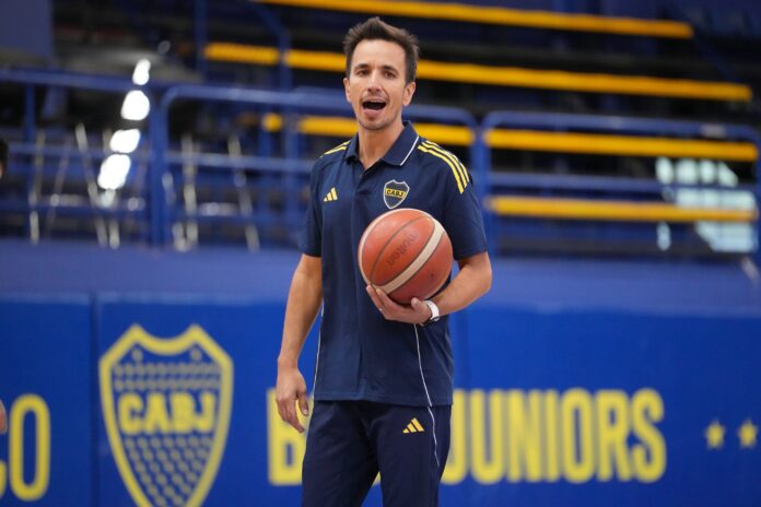 Nicolás Casalánguida dirigió su primer entrenamiento al frente de Boca Juniors.