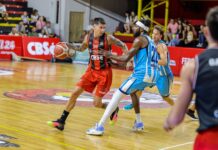 Leo Schattmann dejó de formar parte de San Martín Leo Schattmann lleva la pelota para San Martín.
