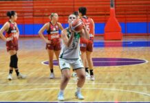 El Biguá se quedó con el clásico neuquino Agustina Jourdheuil lanza un tiro libre para El Biguá.