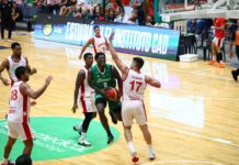 Atenas festejó en un cierre apretado