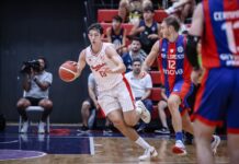 Instituto volvió al triunfo en el Pando Tomás Monacchi lleva la pelota para Instituto.