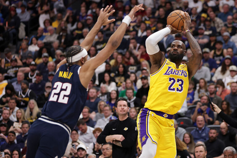 El tiro del récord de LeBron James. Foto: Getty Images.