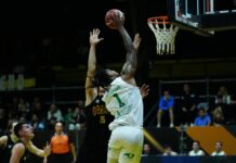 Obras reaccionó a tiempo para ganarle a Atenas