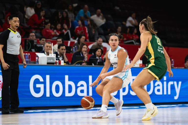 Argentina cayó ante Australia en su debut en Estambul