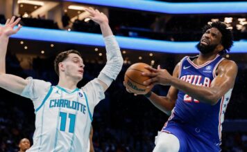 Los 76ers sumaron un triunfo vital en Charlotte
