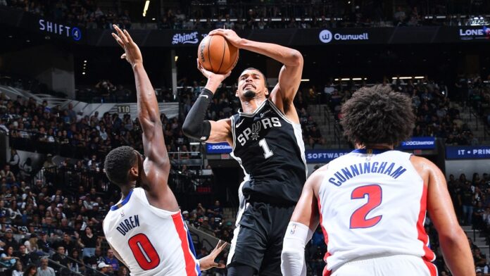 Wembanyama fue el líder del triunfo de los Spurs.