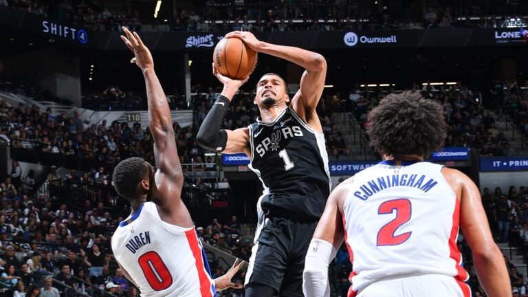 Wembanyama fue el líder del triunfo de los Spurs.