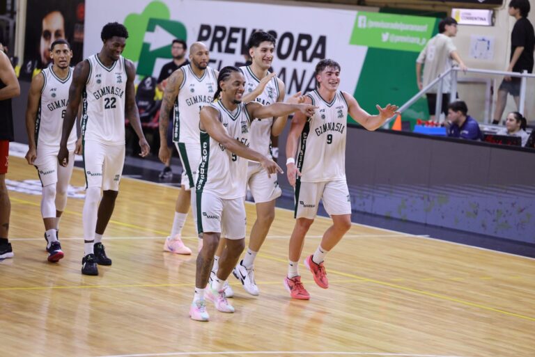 El festejo de Gimnasia tras la victoria en Corrientes.