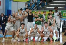 Gimnasia venció a Oberá en un partidazo y subió a lo más alto El festejo de Gimnasia tras el triunfo sobre Oberá.