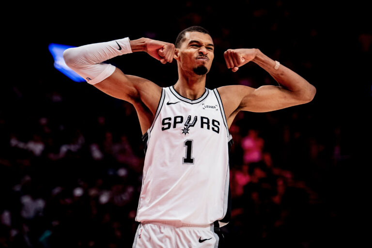 Los Spurs remontaron nuevamente y se acercaron a las semis