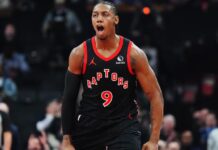 Toronto dominó a Cleveland en el último cuarto para acercarse