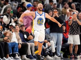 Curry dio una cátedra de básquet y Golden State sueña con los Playoffs