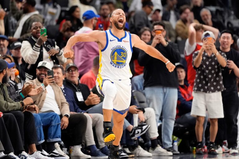 Curry dio una cátedra de básquet y Golden State sueña con los Playoffs