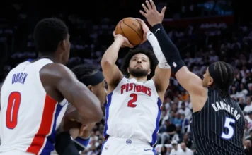 Detroit sumó un histórico triunfo ante Orlando y empató la serie