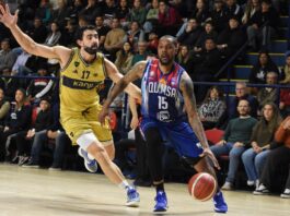 De la mano de Brandon Robinson, Quimsa se adelantó 2 a 0