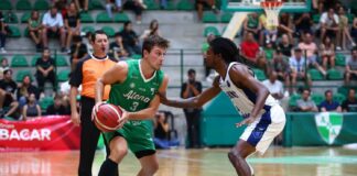 Atenas confirmó su cuarta ficha: renovó a Santiago Ferreyra