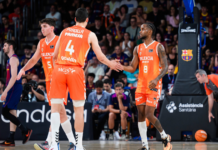 Valencia Basket derrotó al Barça y quedó a un paso del título