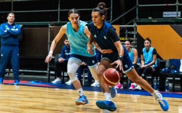 Chagas: «El objetivo siempre es llegar a lo más alto» Florencia Chagas lleva la pelota en un entrenamiento de la Selección.