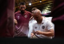 Manuel Anglese seguirá siendo el entrenador de Lanús
