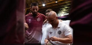 Manuel Anglese seguirá siendo el entrenador de Lanús