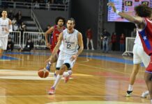 Bolmaro: «Tenemos que ir a Canadá a jugar de la misma manera» Leandro Bolmaro lleva la pelota en el juego ante Puerto Rico del jueves 27 de agosto del 2026. Fotografía por Maru Álvarez.