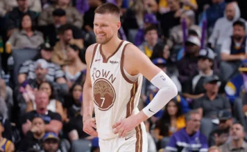 Los Warriors inician preocupados: Porzingis duda seguir jugando